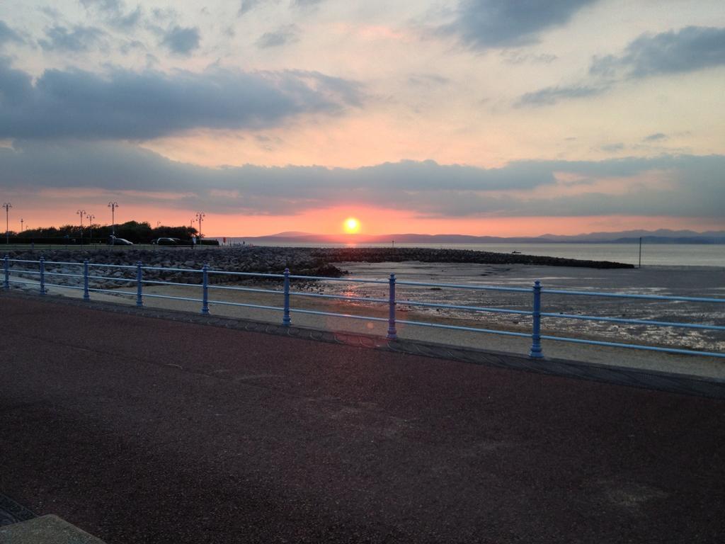 The Crown Hotel Morecambe Εξωτερικό φωτογραφία